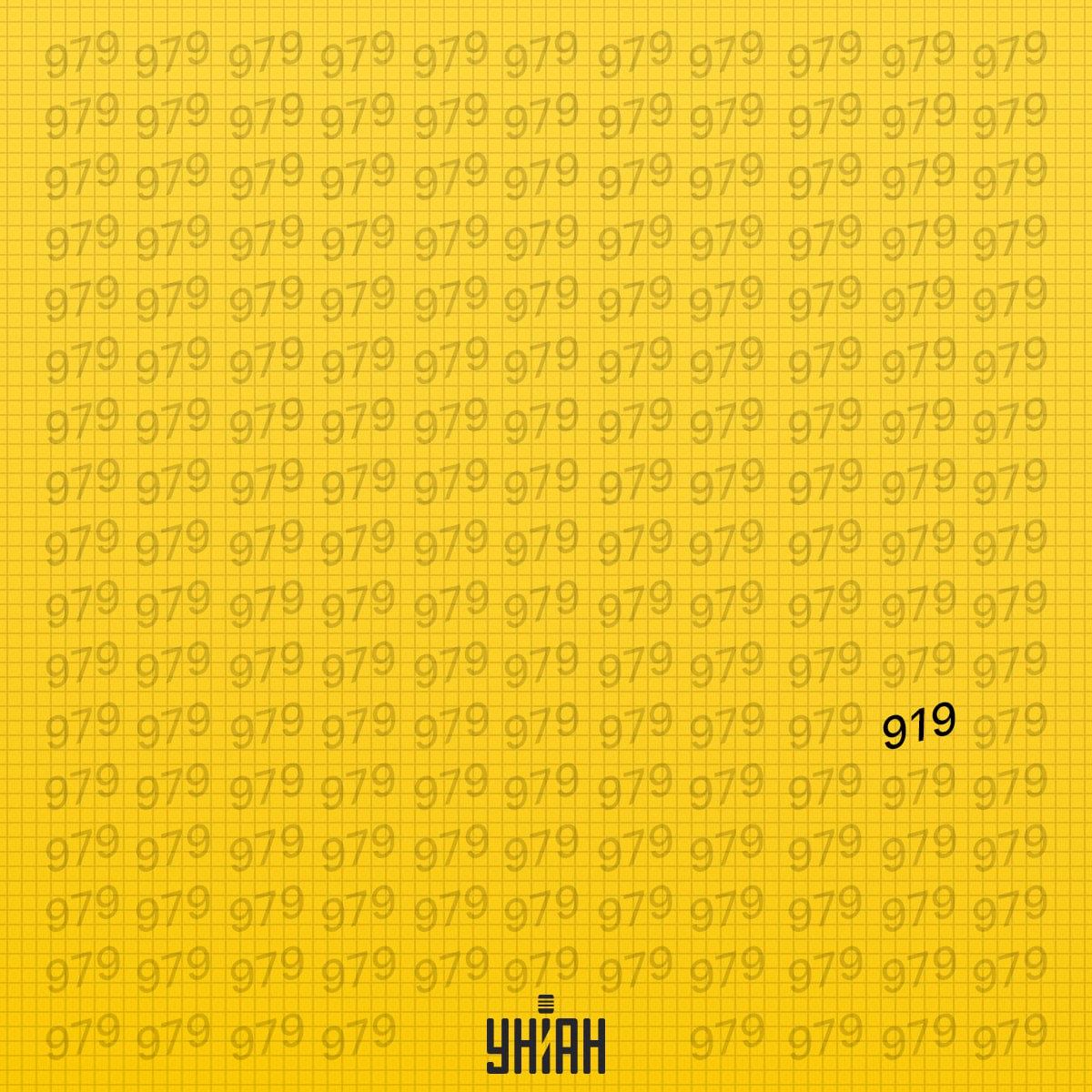 Podivná postava bola v šiestom riadku od spodnej časti obrazu / koláž Moje Podivná postava sa nachádzala v šiestom riadku zdola na obrázku / koláž Moje