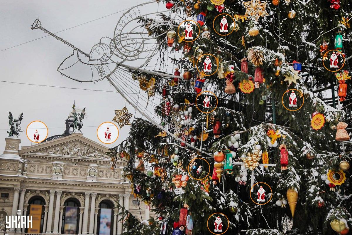 Vianočný stromček so zakrúžkovanými figúrkami Dedka Mráza